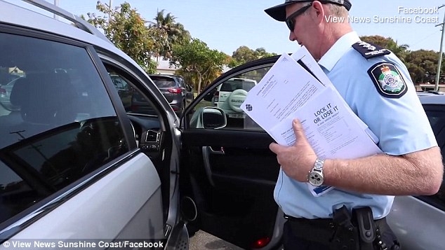 500E15CF00000578-6157653-The_Queensland_police_visited_Caloundra_s_Stockland_car.jpg