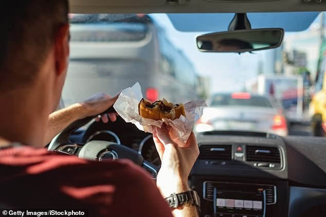 8070450-6550385-Eating_behind_the_wheel_can_be_costly_with_a_448_fine_and_three_.jpg