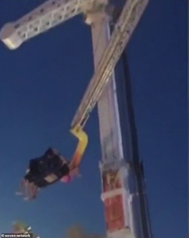 9934286-6715129-The_terrifying_moment_four_people_were_trapped_and_left_dangling.jpg