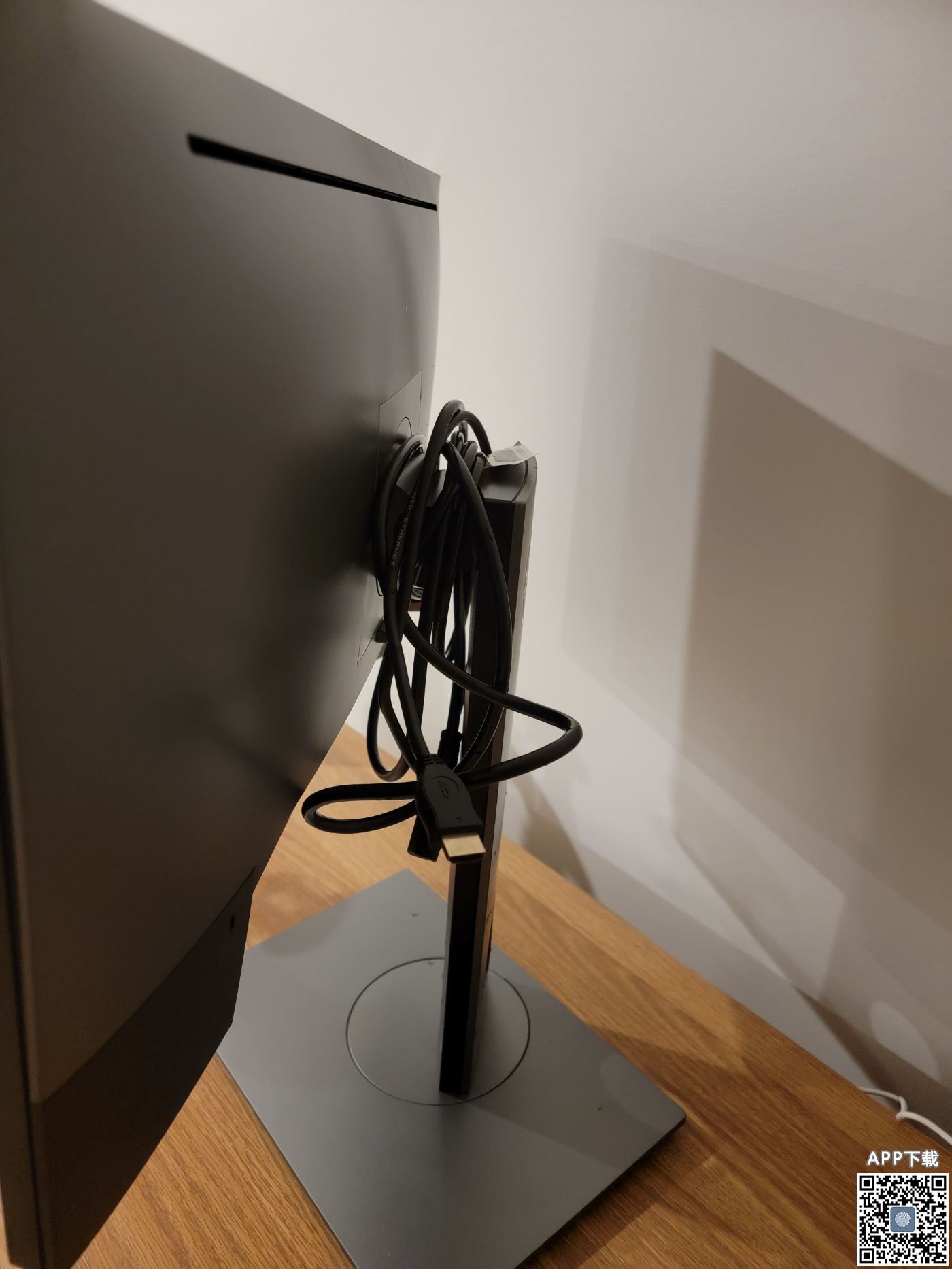 Monitor_side.jpg