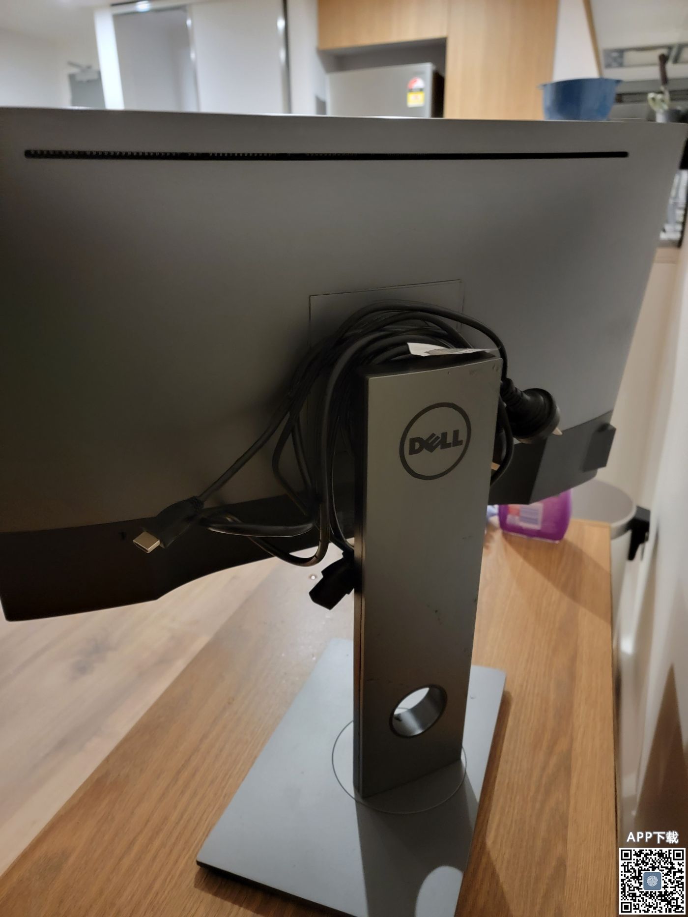 Monitor_back.jpg