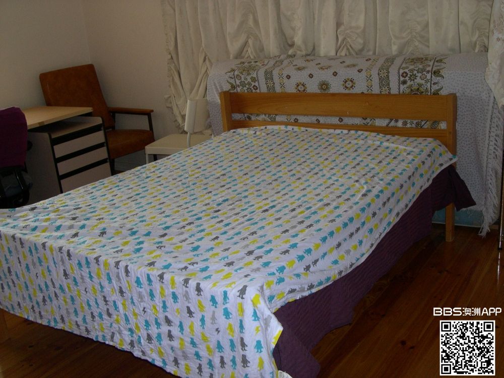 Room 1 desk right side.JPG