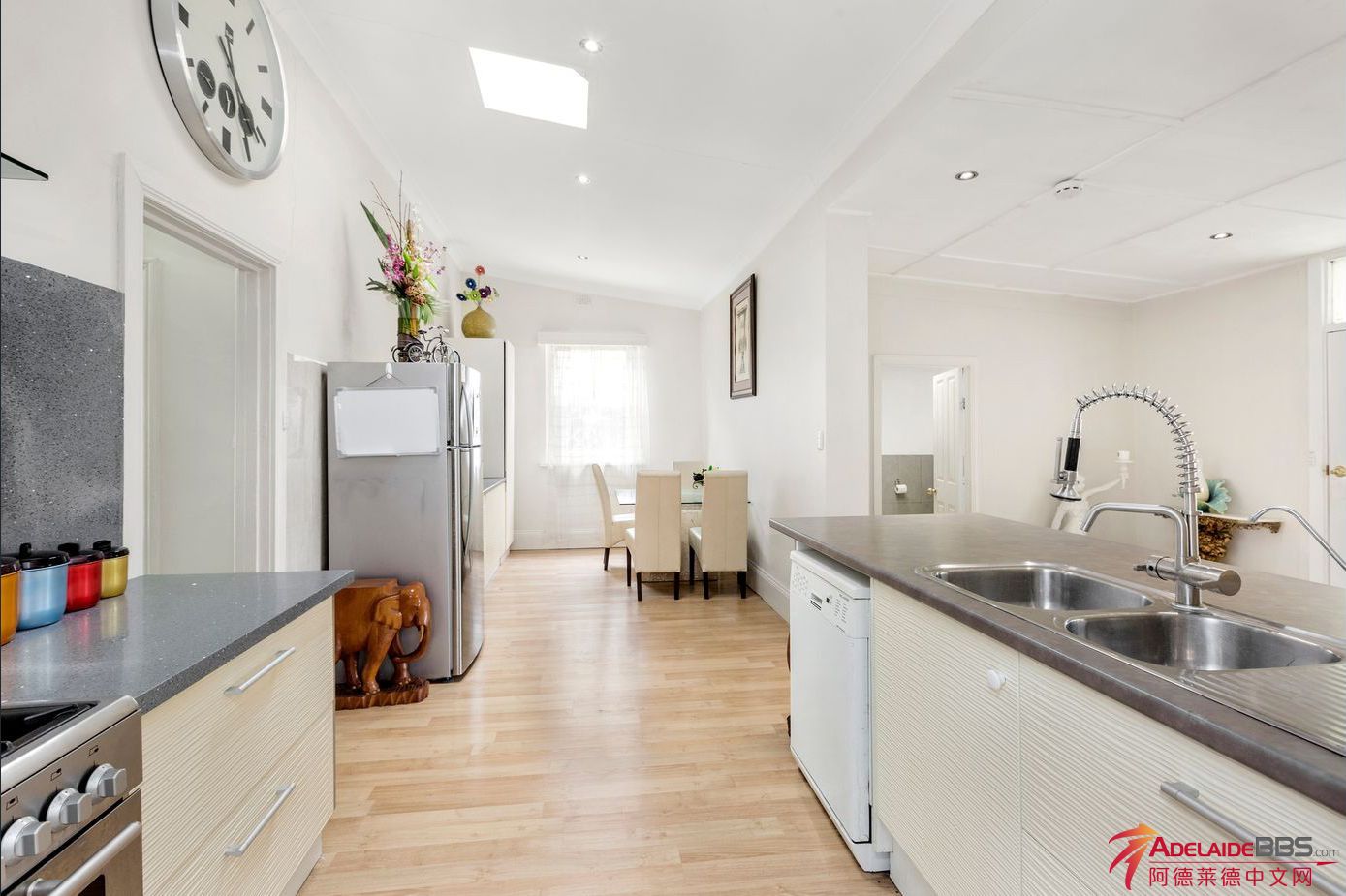 Kitchen and dining 1 a.jpg