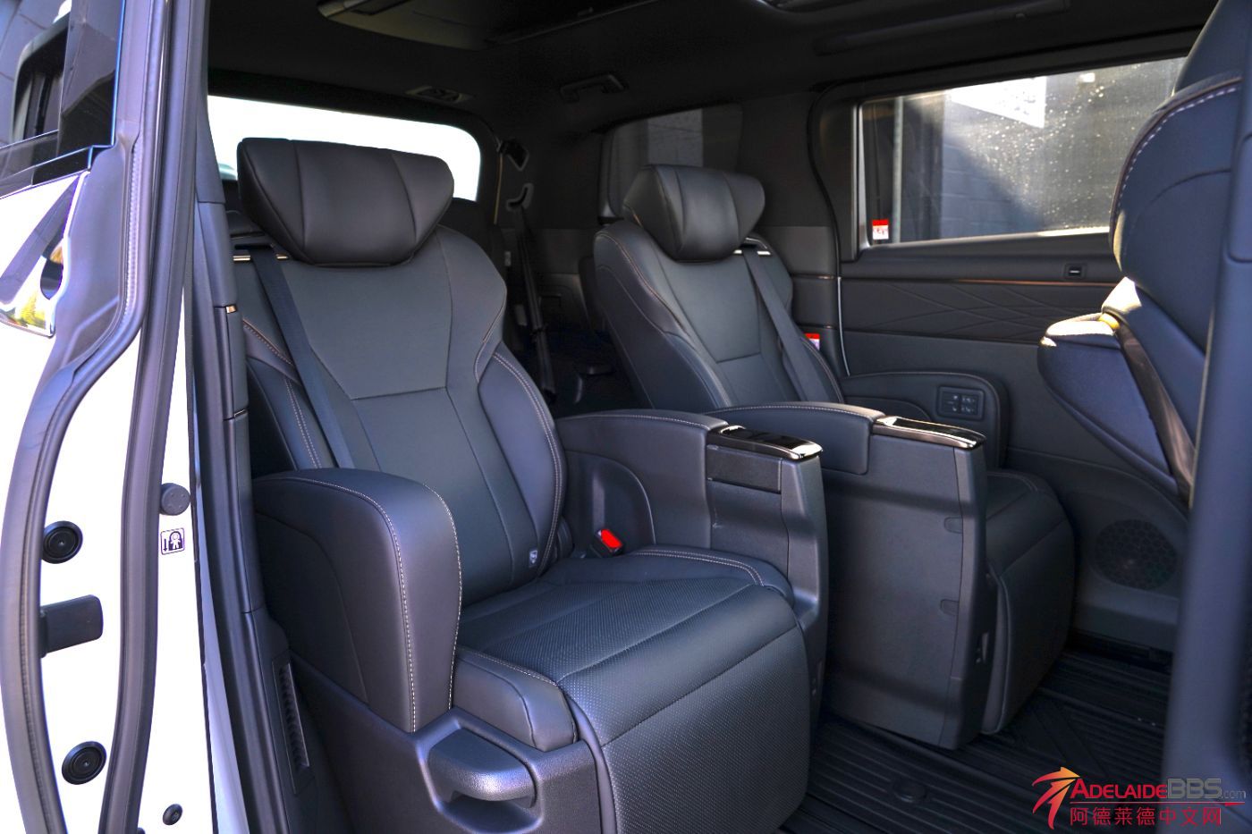 2024 Toyota Alphard Hybrid Z 9.jpg